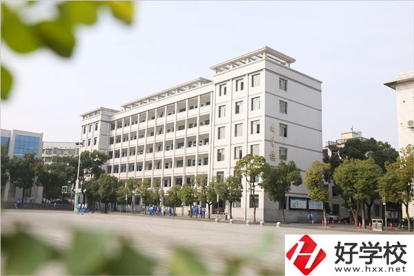 益陽(yáng)師范學(xué)?？诒趺礃?？有些什么專業(yè)推薦？