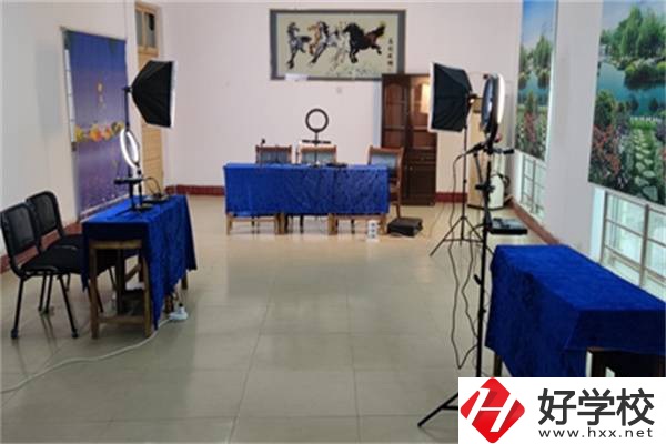 想學直播類專業(yè)可以去湘潭的什么職校？
