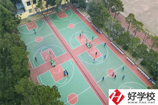 衡陽市鐵路運(yùn)輸職業(yè)學(xué)校學(xué)費(fèi)貴嗎？有哪些特色？