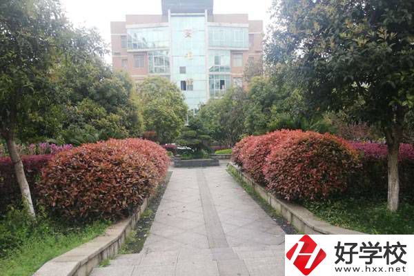 衡陽市職業(yè)中等專業(yè)學校是封閉式管理的嗎？有好處嗎？