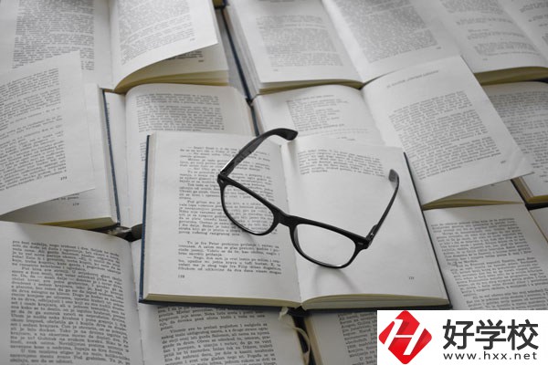 女生在衡陽(yáng)讀衛(wèi)校怎么樣？有前途嗎？