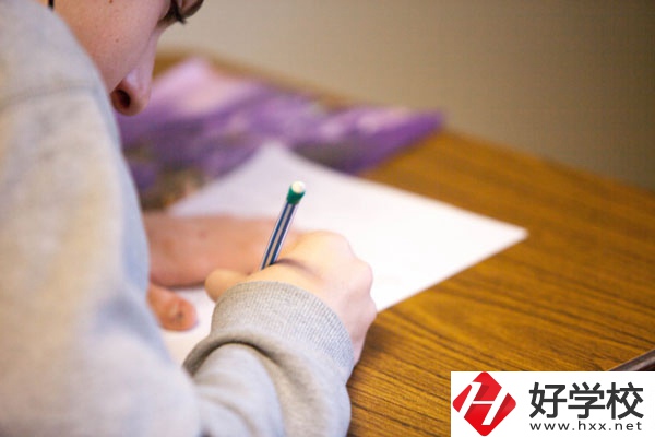 九疑理工學(xué)校好不好？宿舍環(huán)境怎么樣？