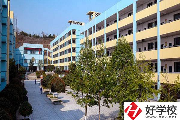 長(zhǎng)沙財(cái)經(jīng)學(xué)校學(xué)生的住宿條件怎么樣？有沒有空調(diào)？
