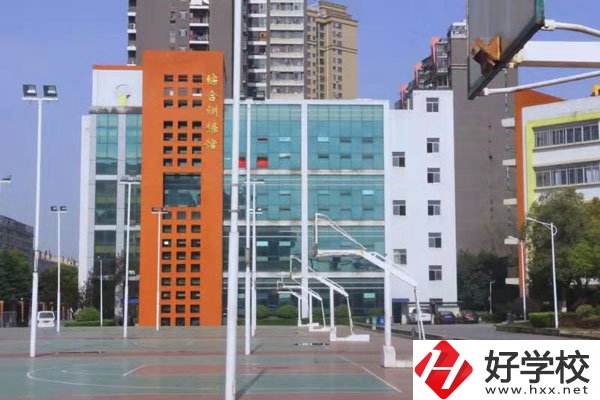 長沙賀龍體育運動學校怎么樣？