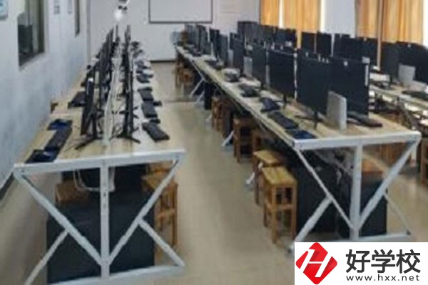 郴州市城市經(jīng)濟中等職業(yè)技術(shù)學校實訓室