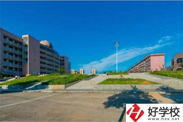 婁底最好的師范職校是哪所？師范專(zhuān)業(yè)好就業(yè)嗎？