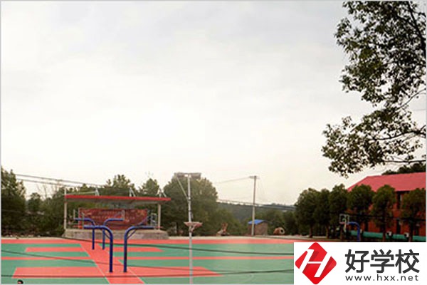 邵陽騰爵職業(yè)中專運(yùn)動(dòng)場