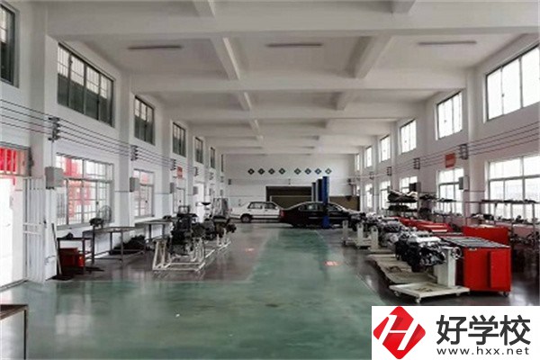 婁底重點(diǎn)中專有哪些？好進(jìn)嗎？