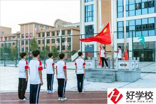 新化縣楚怡工業(yè)學(xué)校開設(shè)了哪些專業(yè)？