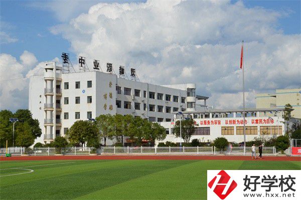 婁底重點(diǎn)中專有哪些？好進(jìn)嗎？